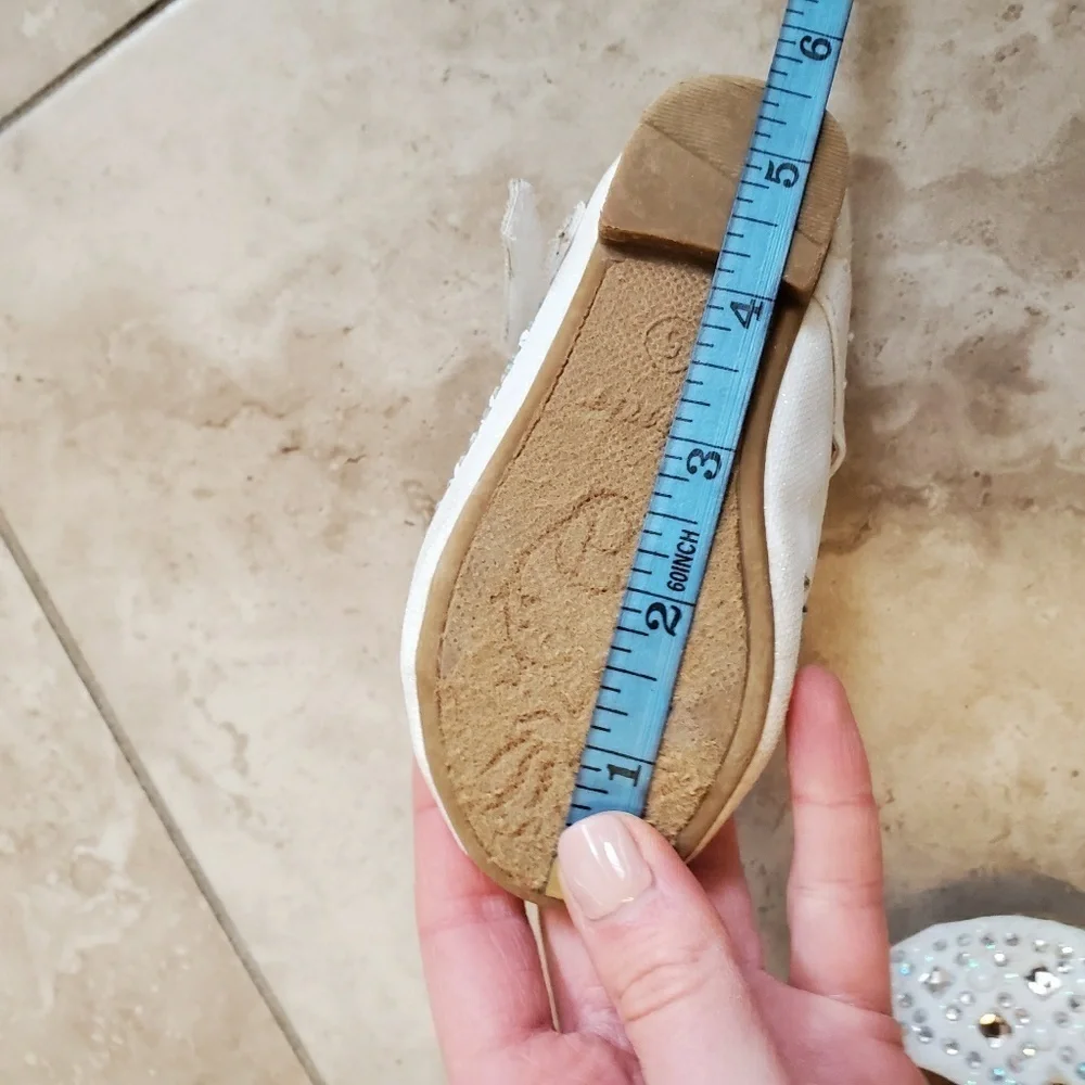 Link girl's shoes. Size 5